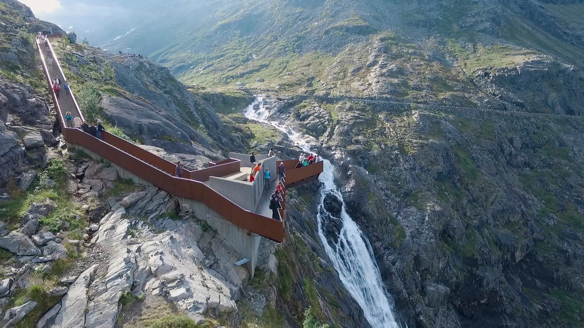 Trollstigen — 11 hårnålssvinger opp fjellsiden
